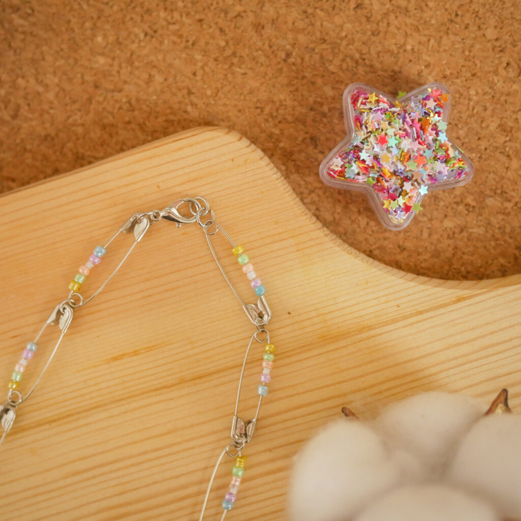 DIY Beaded Necklace 1 - Safety Pin Necklace