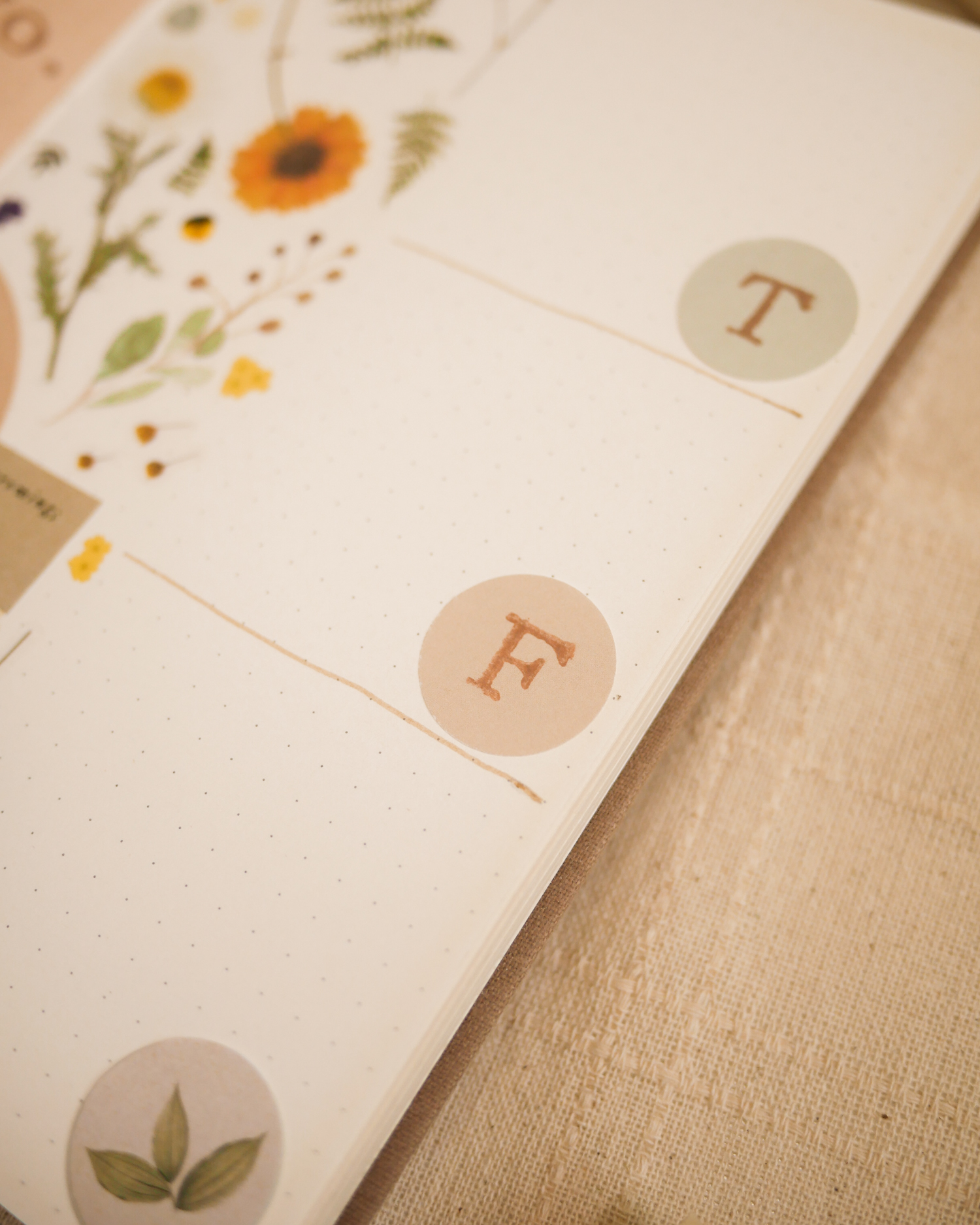 October Bullet Journal Setup - Botany Theme (Free Printable!) ⋆ HAY studio